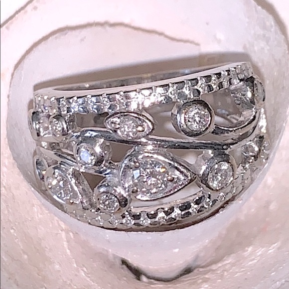 Diamond and white gold rococo band ring - Picture 6 of 14